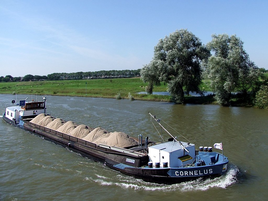 CORNELUS(MMSI-244660728;52x7mtr) fhrt mit einer Ladung Sand auf der Ijssel Richtung Rhein;100906