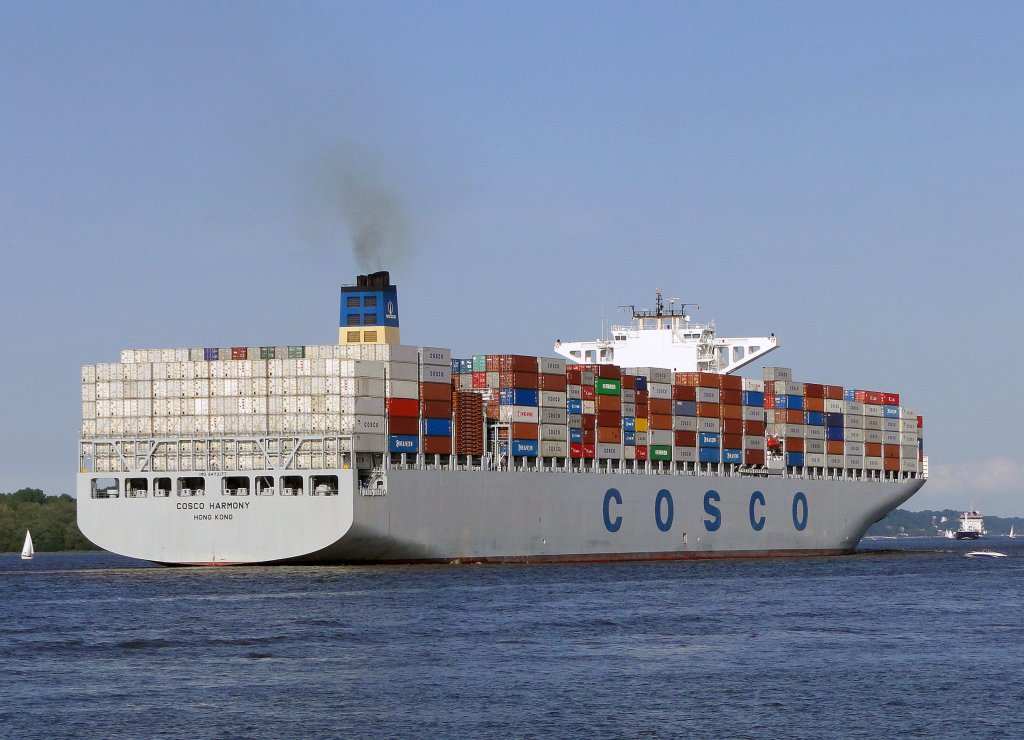  COSCO HARMONY  Kurs Hamburg 27.05.2012 
overall length (m): 366 
overall beam (m): 48,2 
maximum draught (m): 15,5 
maximum TEU capacity: 13100 
IMO number: 9472177