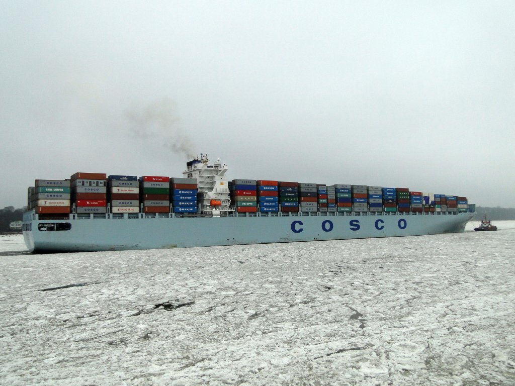  COSCO YANTIAN  Hamburg 05.02.2012 
overall length (m): 350 
overall beam (m): 42,8 
maximum draught (m): 14,5 
maximum TEU capacity: 9469 
deadweight (ton): 107.277 
gross tonnage (ton): 99.833 