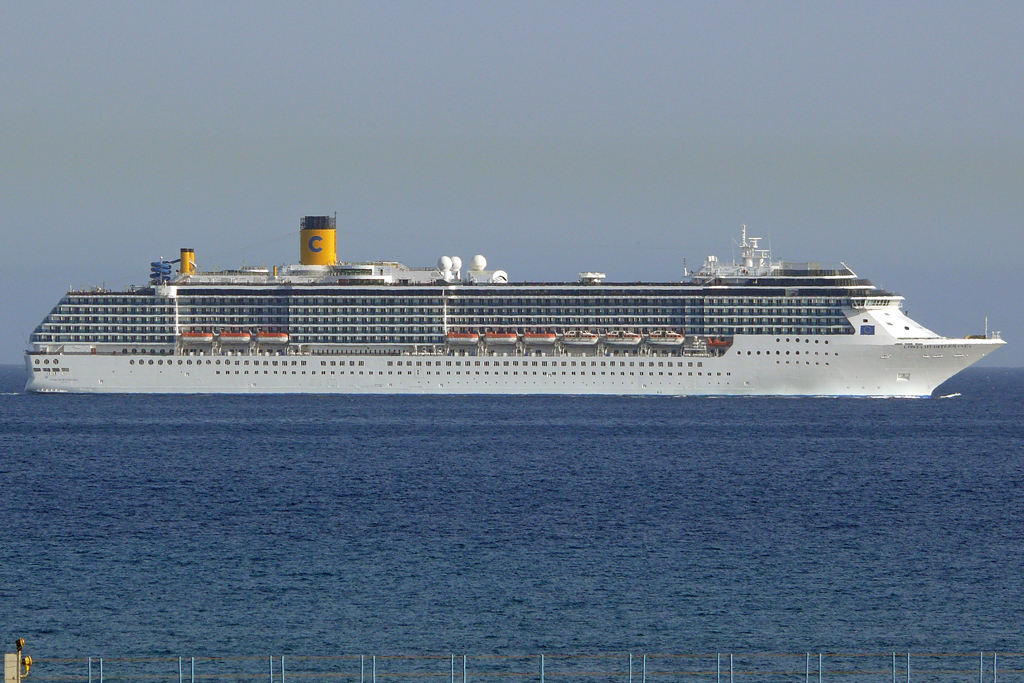  COSTA MEDITERRANEA  vor der Kste von Lanzarote in der Nhe von Matagorda(Puerto del Carmen) 3.10.2010
