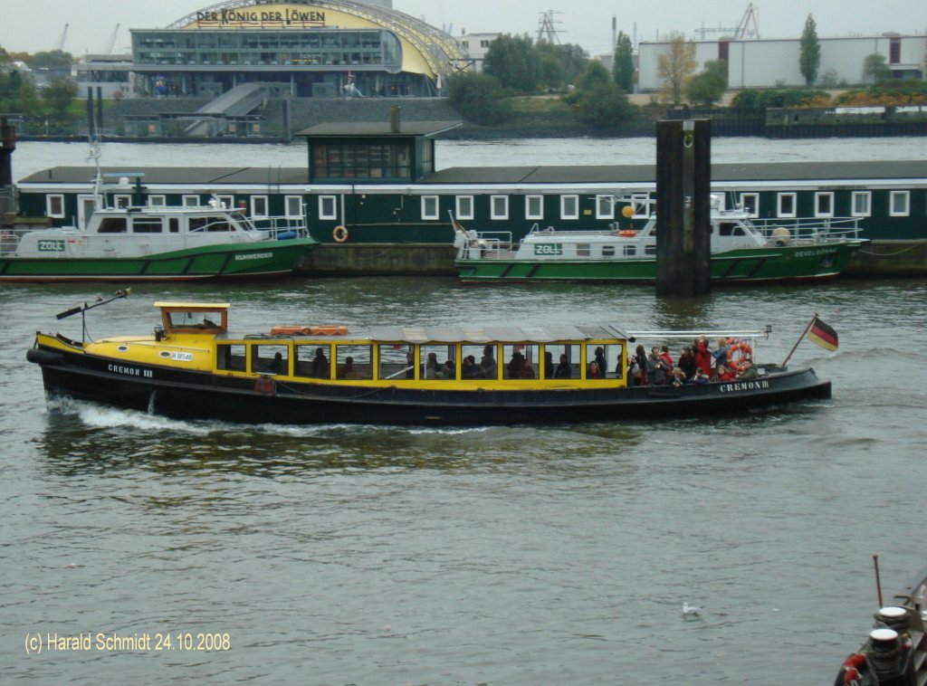 CREMON III am 24.10.2008 auf der Elbe vor der berseebrcke/Zollponton Traditionsbarkasse / Max Jens / L=20,3m, B=5,0m / 80 Sitzpltze