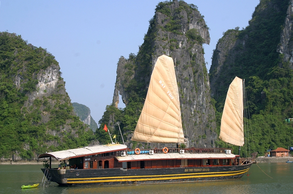 Cruiser  BAI THO 01  (Reg.Nr. QN-1679-H) am 14.Mai 2008 in der Ha Long Bay.