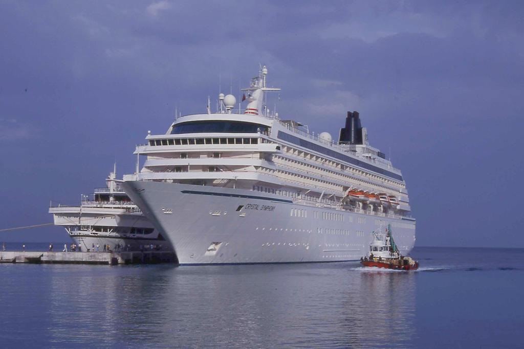 Crystal Symphonie im Hafen von Kusadasi / Trkei
29.09.1998