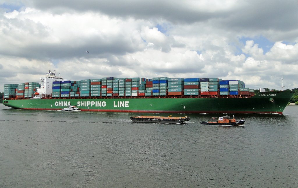  CSCL Afrika  auf der Elbe vor Finkenwerder.Am 21.06.2010
BREADTH EXTREME	 43.00 m
LENGTH OVERALL	 334.00 m
SUMMER DWT	 101.612 tons
