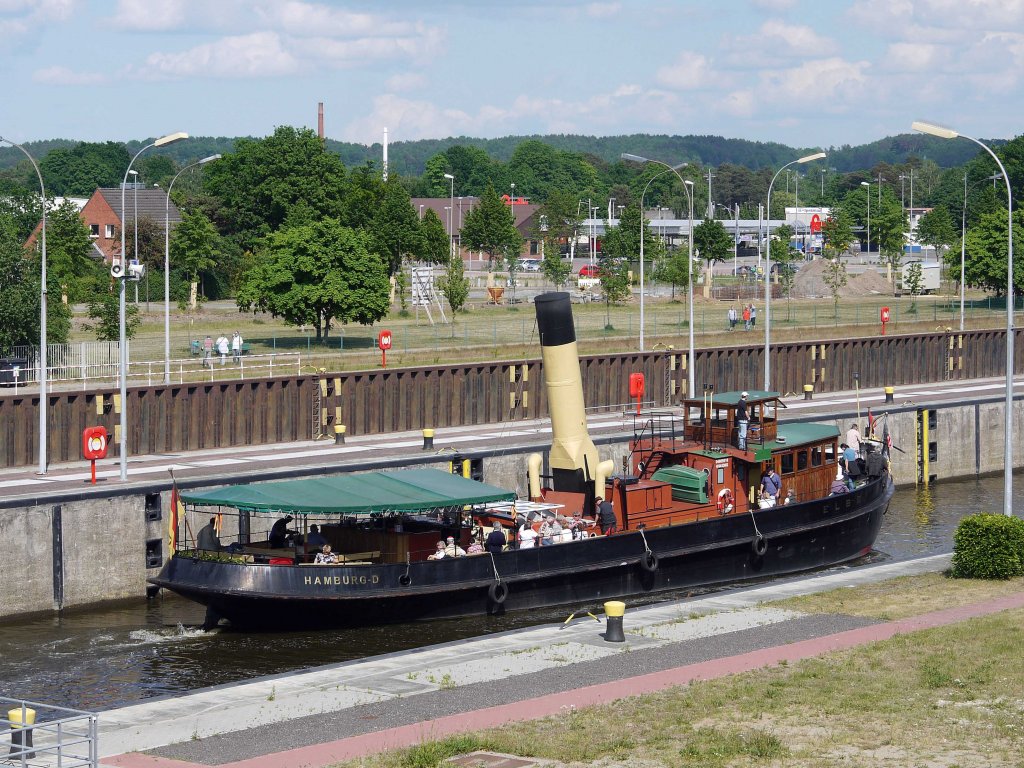 Dampfeisbrecher ELBE 04805510 Hamburg, bei Auslauf aus der Schleuse Geesthacht Kurs Lauenburg; 27.05.2012
