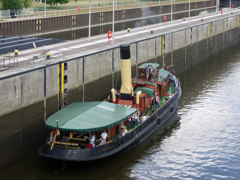 Dampfeisbrecher ELBE 04805510 Hamburg, zu Berg in der Schleuse Geesthacht; 27.05.2012
