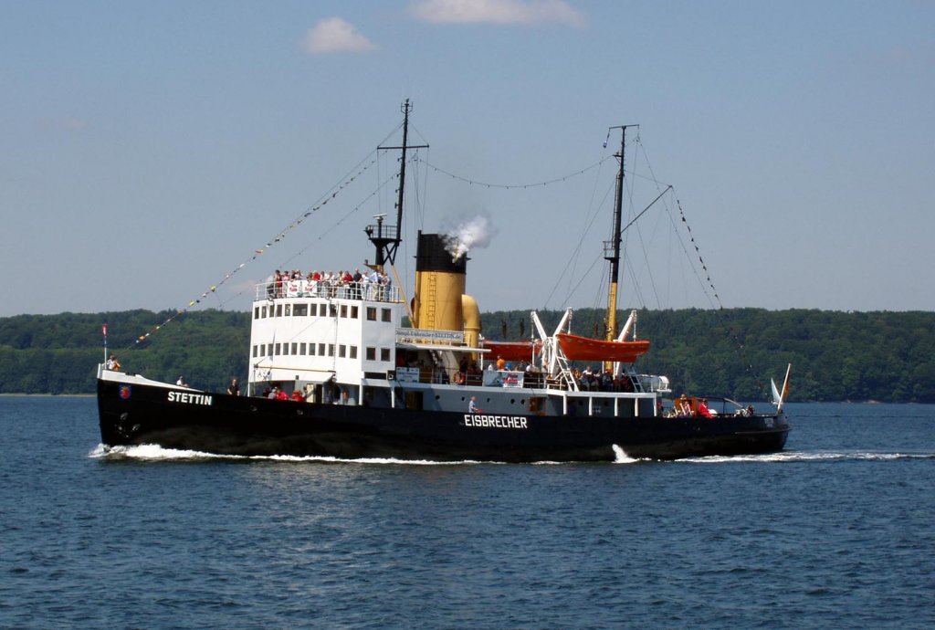 Dampfeisbrecher Stettin luft in den Hafen von Flensburg ein - Dampfrundum Flensburg