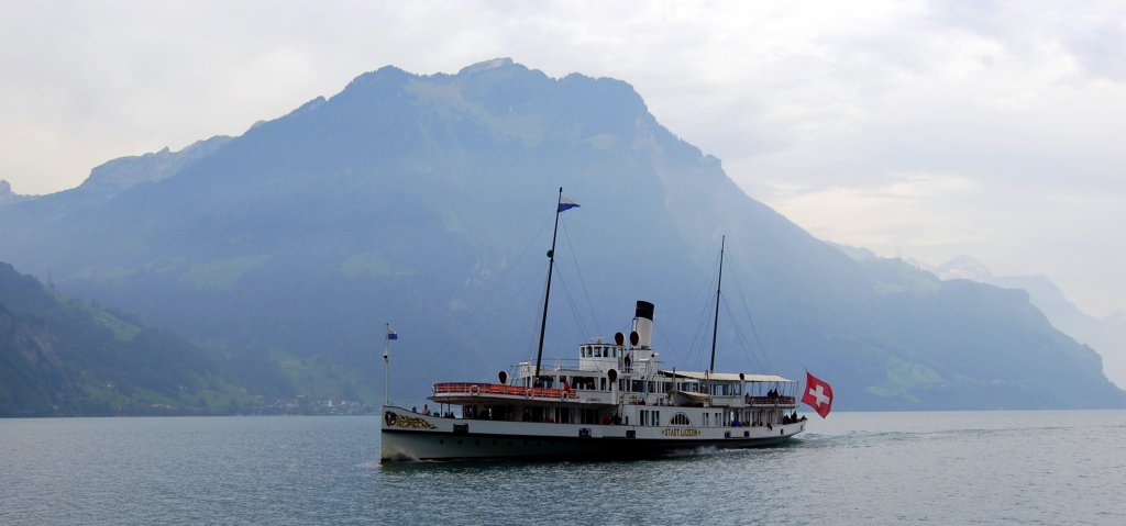 Dampfschiff  Stadt Luzern  auf dem Vierwaldsttter See auf der Rckfahrt von Flelen nach Luzern. (Aufnahme 18.09.2008)