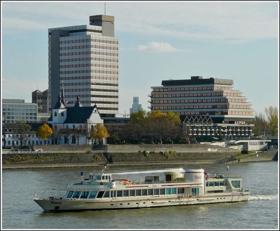 Das Ausflugschiff  ASBACH  aufgenommen whrend einer Rundfahrt auf dem Rhein in Kln am 08.11.2008.