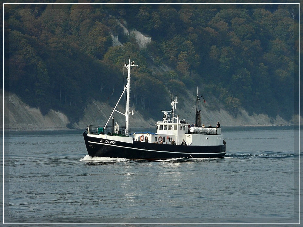 Das Ausflugschiff MJ Kalinin wurde in der Nhe des Kaiserstuhls auf Chip festgehalten. 26.09.2011