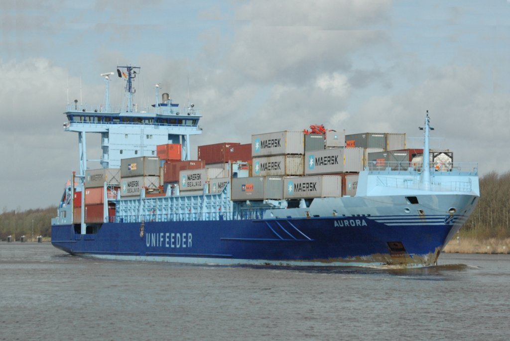 Das Containerschiff Aurora IMO:9234989, Heimathafen Limassol, auf dem NOK bei Hochdonn am 07.04.2011.