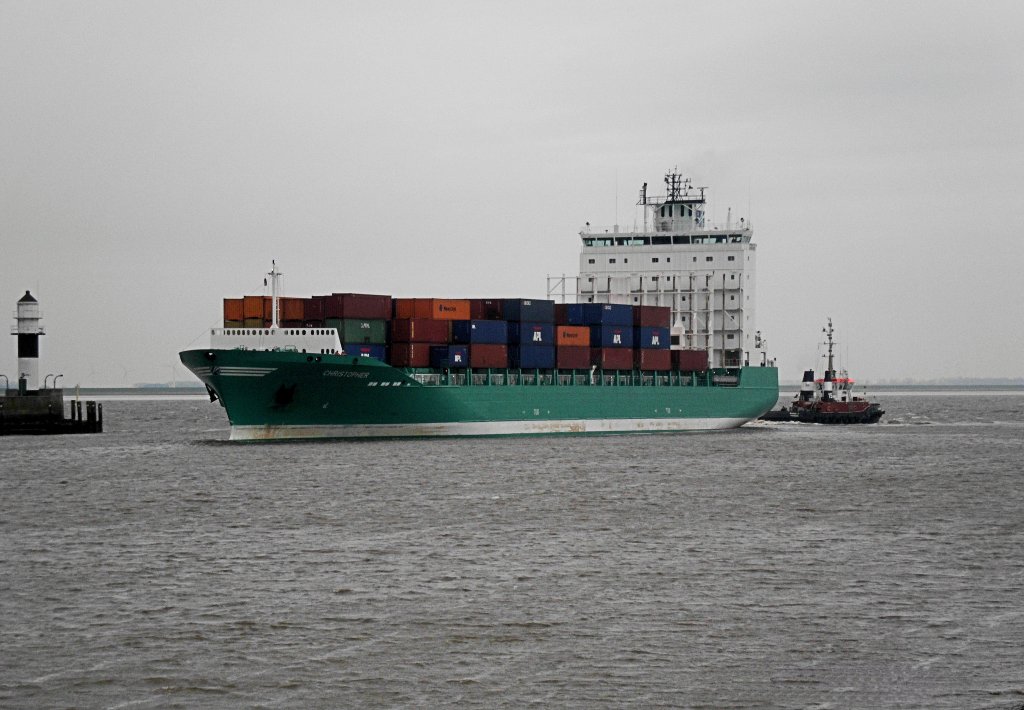 Das Containerschiff  Christopher (IMO: 9359260) wird gerade in die Schleuse Brunsbttel mit Hilfe vom Schlepper Bugsier 15 manvriert. Aufgenommen am 05.04.2011.  Technische Daten: Baujahr 2008 in der Peene-Werft GmbH in Wolgast,  Lnge: 170 m, Breite: 25 m, Tiefgang: 9,50 m, TEU: 1440. 