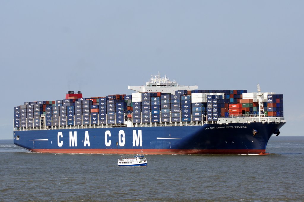 Das Containerschiff CMA CGM Christophe Colomb beim Erstanlauf nach Hamburg aufgenommen am 13.07.10 bei Cuxhaven Hhe Steubenhft