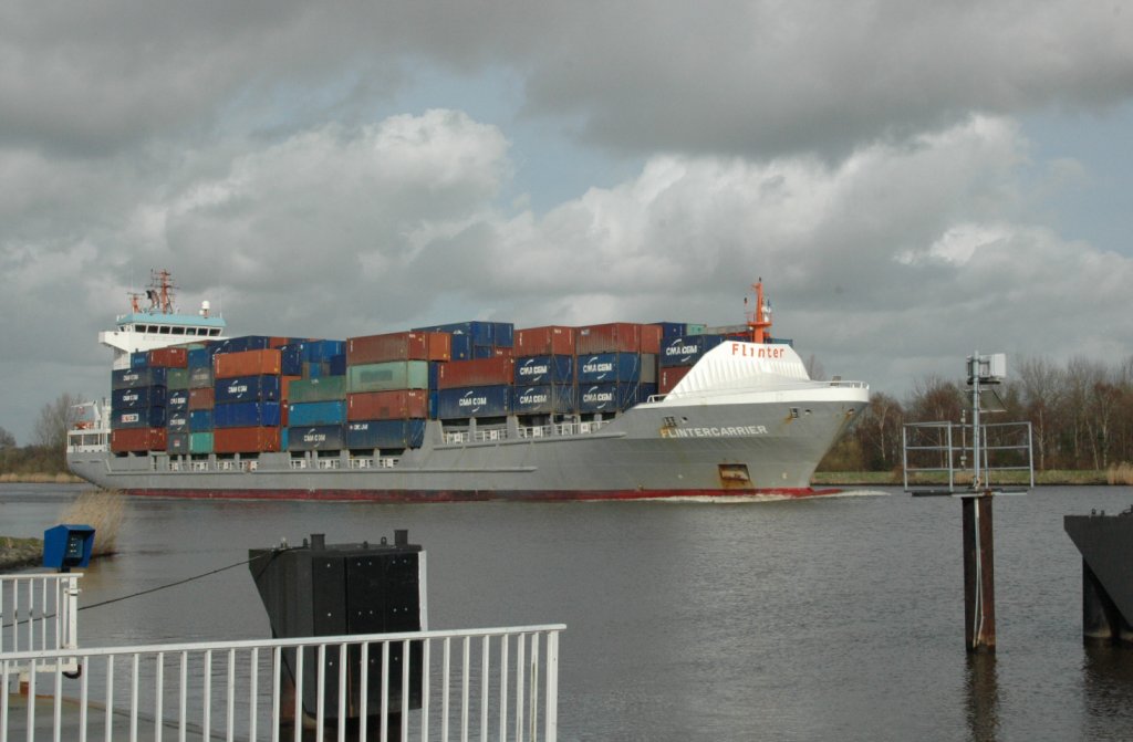 Das Containerschiff ,,Flintercarrier‘‘ / Rotterdam (IMO: 936 5960) wurde auf dem NOK bei Burg und am 07.04.2011 abgelichtet.

