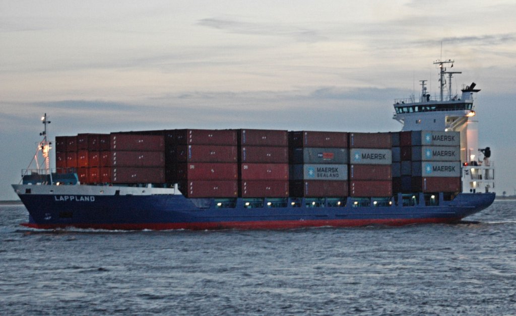 Das Containerschiff Lappland (IMO: 9186388) vor der Einfahrt zur NOK-Schleuse Brunsbttel. Aufgenommen am 04.04.2011.