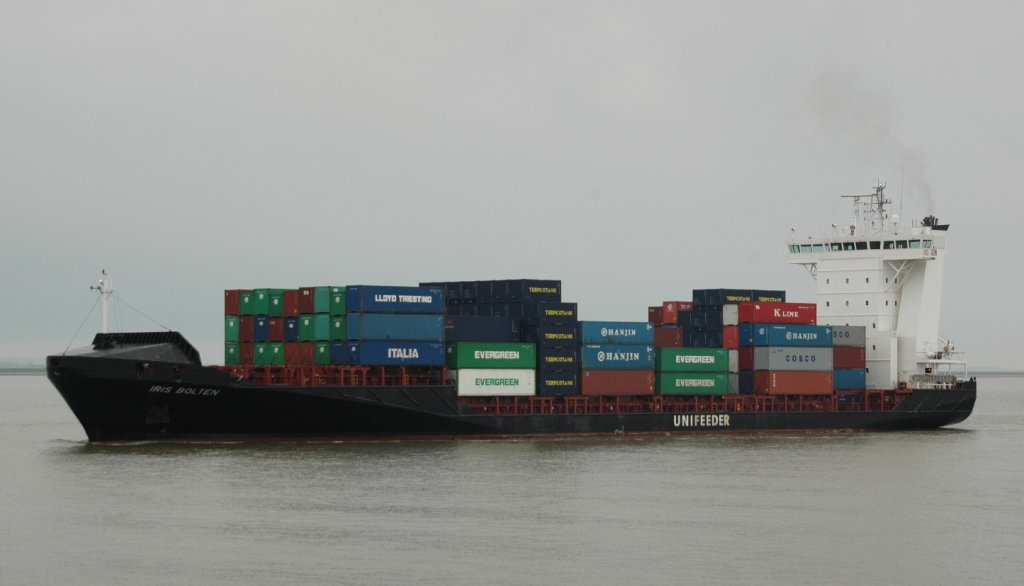 Das Containerschiff  MS Iris Bolten (IMO: 9369007) vor der Einfahrt  zur Brunsbtteler Schleuse Richtung Kiel  wurde am 3.4.2011 beobachtet.  Sie wurde 2008 gebaut und hat eine Lnge x Breite: 139 m X 22 m. 