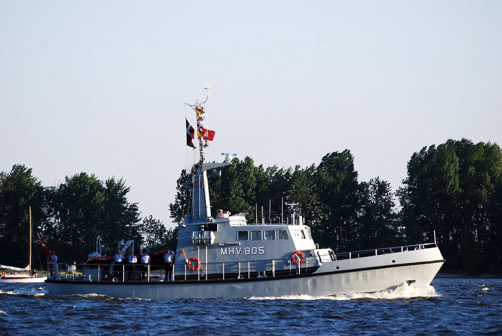 Das dnische Patrouillenboot MHV 805 Gemini bei der Auslaufparade des 822 Hamburger Hafengeburtstag am 08.05.11 vor Schulau Wedel.