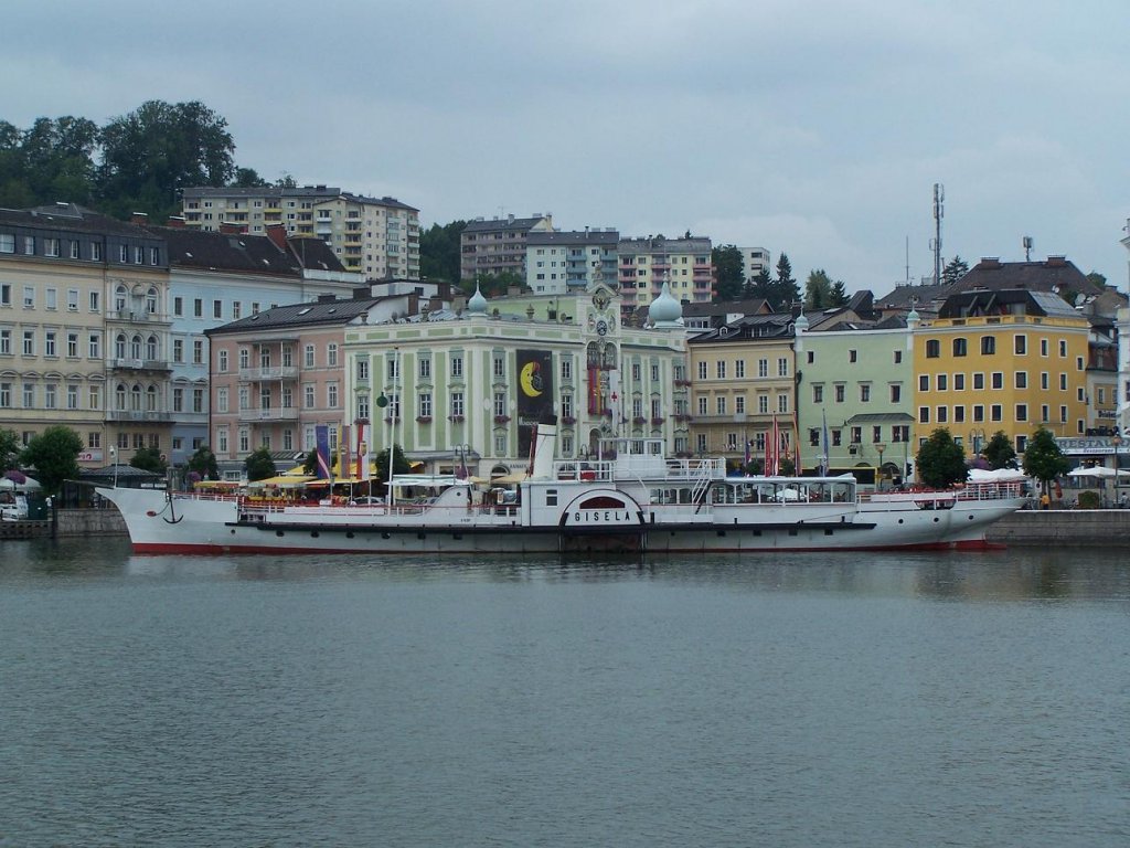 Das Dampfschiff Gisela im Hafen Gmunden am 05/08/10.