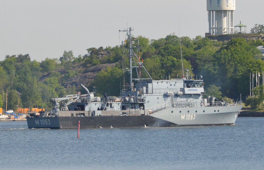 Das deutsche Marine Mienensuchgeschwader mit M1063, M1064, M1099 und dem Tender A514 besuchte Karlskrona. Hier am 27.05.2012 beim verlassen des Hafens. Hier M1063.