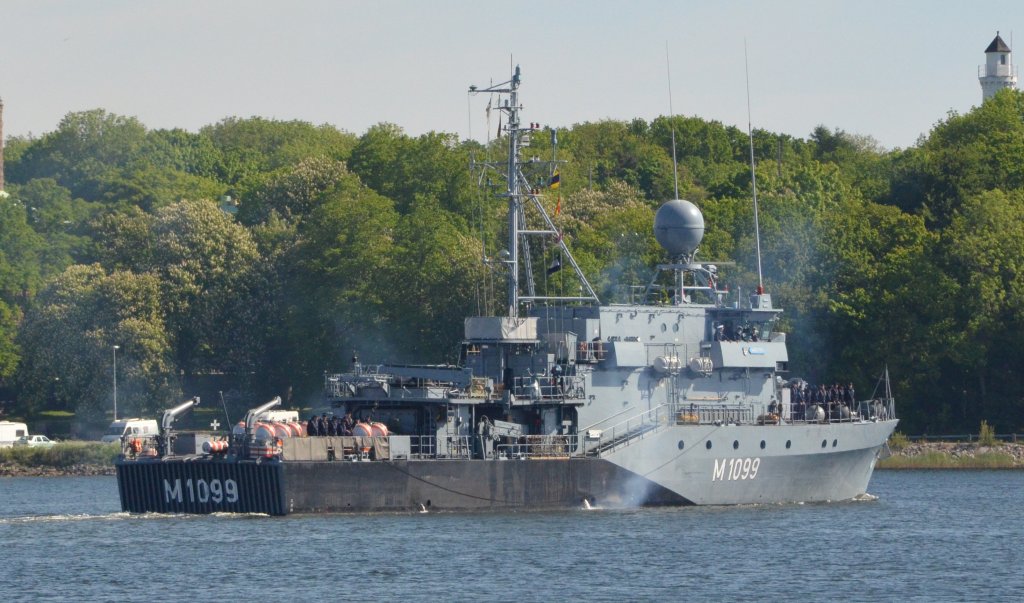 Das deutsche Marine Mienensuchgeschwader mit M1063, M1064, M1099 und dem Tender A514 besuchte Karlskrona. Hier am 27.05.2012 beim verlassen des Hafens. Hier M1099.