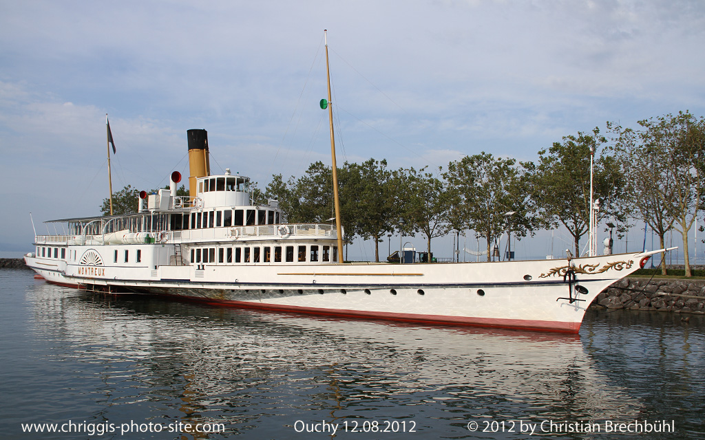 Das DS Montreux wartet in Ouchy am 12. August 2012 auf seinen nchsten Einsatz auf dem Genfersee, Bild von Christian Brechbhl