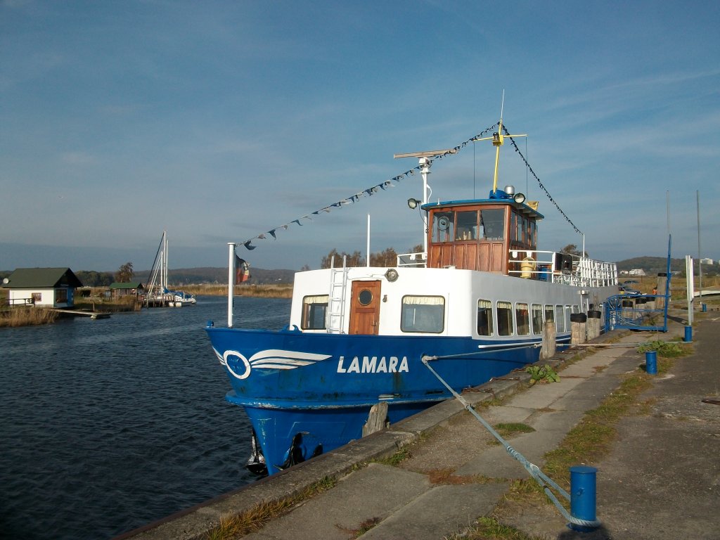 Das einzige grre Schiff was im Baaber Hafen am 23.Oktober 2010 lag,war das Ausflugsschiff LAMARA .