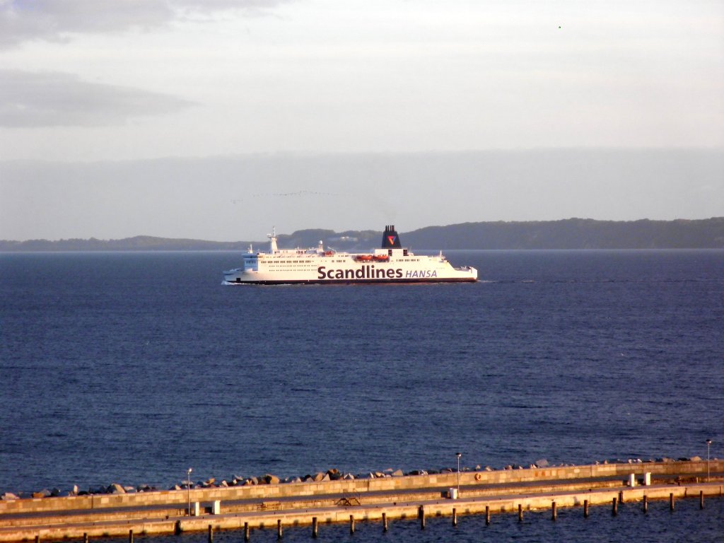 Das Eisenbahnfhrschiff Trelleborg Fahrtrichtung Trelleborg, vor Sassnitz, am 10.10.12.