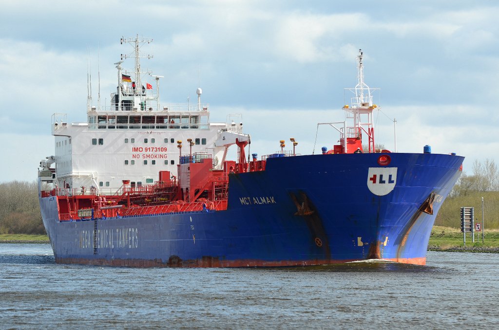 Das erste Schiff das ich am 07.04.12 auf dem Nord-Ostsee-Kanal bei Rendsburg erwischte war der Tanker MCT Almak IMO-Nummer:9173109 Lnge:149.0m Breite:24.0m Baujahr:1999 Bauwerft:Uljanik Shipyard,Pula Kroatien.