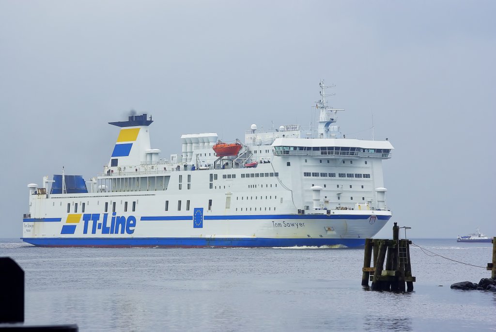 Das Fhrschiff Tom Sawyer der TT-Line am 05.08.2011 in Rostock-Warnemnde einlaufend.

Ferry ship Tom Sawyer of the TT-Line in Rostock-Warnemunde on Aug 05, 2011, coming in.