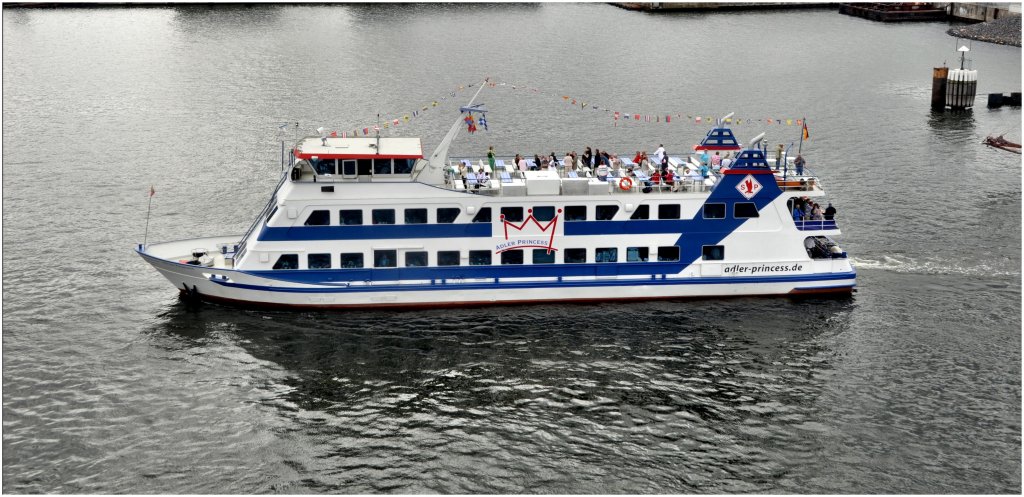 Das Fahrgastschiff  Adler Princess  am 26.06.2010 auf der Kieler Woche. 
IMO 8876302 / Rufzeichen DF 4518 / L:39m / B:8,57m / TG.: 1,60m / 2x300 kw / 9 kn / 340 Fahrgste / Baujahr 1989 / Heimathafen: Rendsburg / Flagge: Germany / Betreiber: Adler Schiffe GmbH&Co.KG