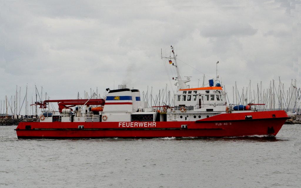 Das Feuerlöschboot FLB- 40-3  aus Rostock hier in Warnemünde am 21.07.2012.