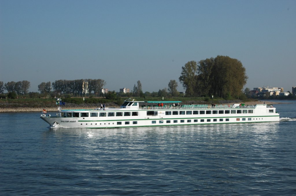 Das Flusskreuzfahrtschiff Victor Hugo wurde 25.04.2010 auf dem Rhein bei Gernsheim gesehen. 