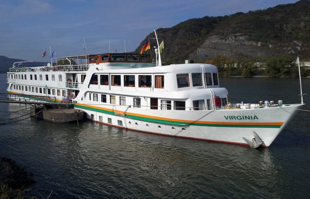 Das Flusskreuzfahrtschiff  Virginia 11.10.2012 am Anleger in Andernach am Rhein.  Baujahr 1965, Lnge 67,51m, Breite 8,98m, Passagiere 138.