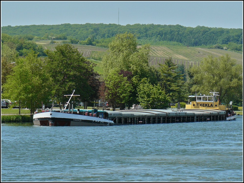 Das Frachtschiff  THEKLA  hatte am 24.05.2010 in der Nhe der Schleuse von Grevermacher am Ufer festgemacht. Schiffsdaten:  Euronr. 04003330.  L 99.95 m, B 9,48 m, T 1771, BJ 1972, fhrt unter deutscher Flagge.