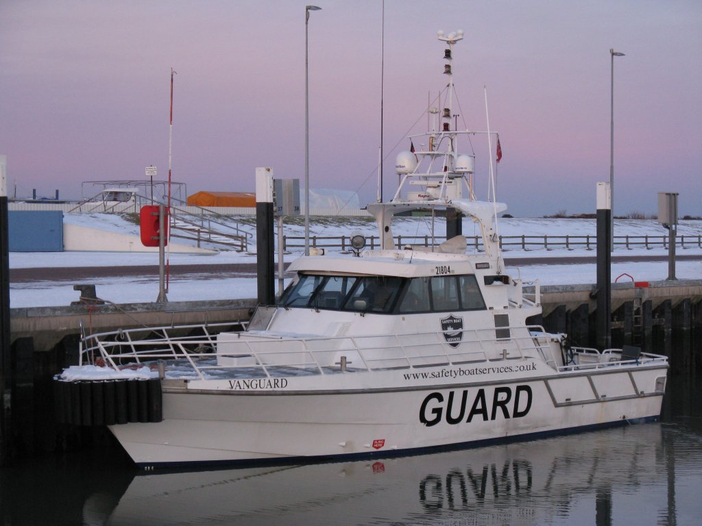 Das Guardvessel Vanguard liegt am 3.1.2010 im Norderneyer Hafen.
Es wird eingesetzt um Offshore-Arbeiten in der Deutschen Bucht zu sichern 