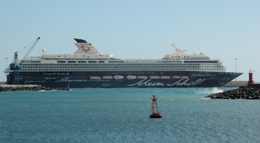 Das heutige >Mein Schiff 1<  wurde am 25. Mai 1995 mit der Baunummer 638 als Galaxy bei der Meyer Werft in Papenburg auf Kiel gelegt und am 10. Oktober 1996 an die Amerikanische Reederei Celebrity Cruises übergeben. Das Schiff  hatte zu diesem Zeitpunkt 13 Decks, 974 Passagierkabinen und 780 Besatzungsmitglieder an Bord.  Im März 2009 wurde das Schiff  außer Dienst gestellt und an Tui-Cruises übergeben. Nach dem Umbau wurde die Namensänderung in „Mein Schiff“ vorgenommen. Die Taufe fand am 15. Mai 2009 im Hamburger Hafen statt. Gesehen wurde das Kreuzfahrtschiff am 18.12.2010 im Hafen von Arrecife.
