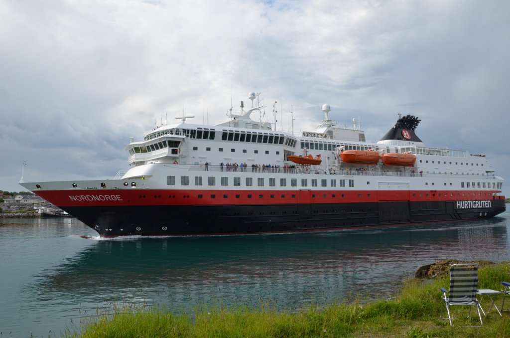 Das Hurtigrutenschiff Nordnorge hat am 04.07.2012 Brnnysund sdgehend verlassen. 