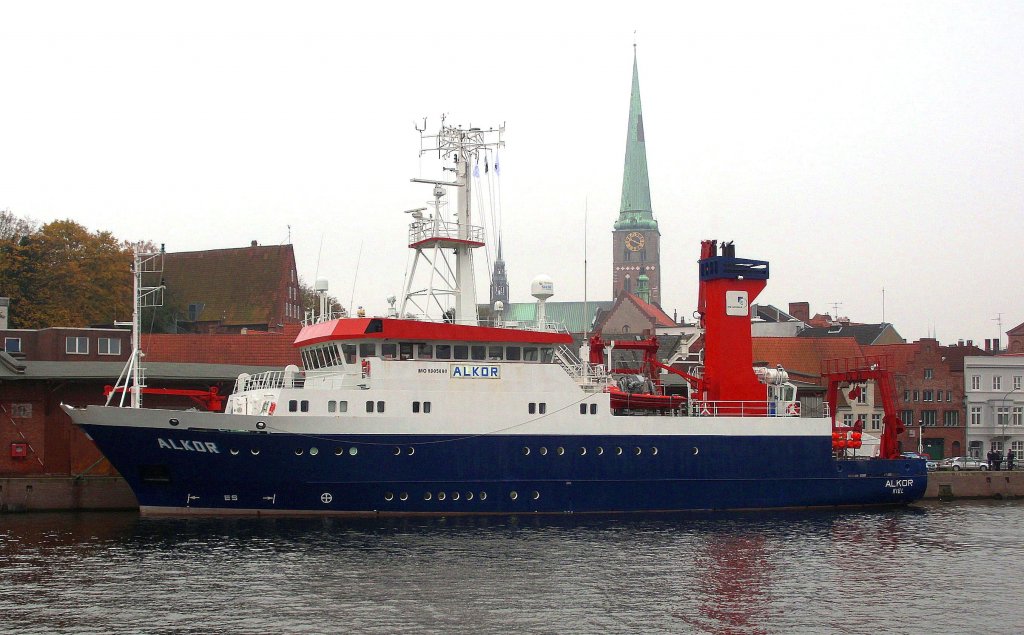Das Kieler Forschungsschiff  ALKOR  iMO 8905880 liegt an der Untertrave im Hansahafen der Hansestadt Lbeck zur Visite... Aufgenommen :27.10.2011 um 15:49 Uhr. 
