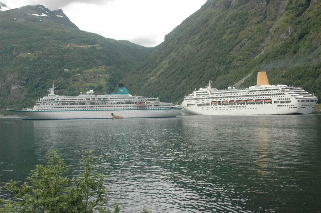 Das Kreuzfahrtschiff MS Albatros besuchte am 25.06.2011 den Geirangerfjord und MS Oriana verlsst am 25.06.2011 den Geirangerfjord.