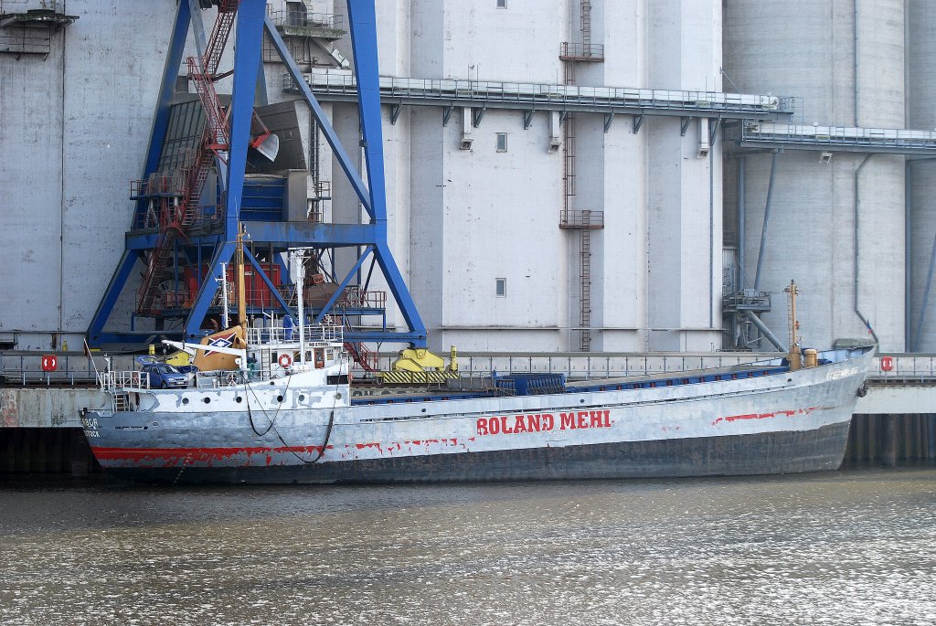 Das Kmo Steenborg ex Berta Morgenroth IMO-Nummer:6719885 Flagge:Deutschland Lnge:55.0m Breite:10.0m Baujahr:1967 Bauwerft:Neue Ruhrorter Schiffswerft,Duisburg Deutschland im Hafen von Hamburg am 02.04.11