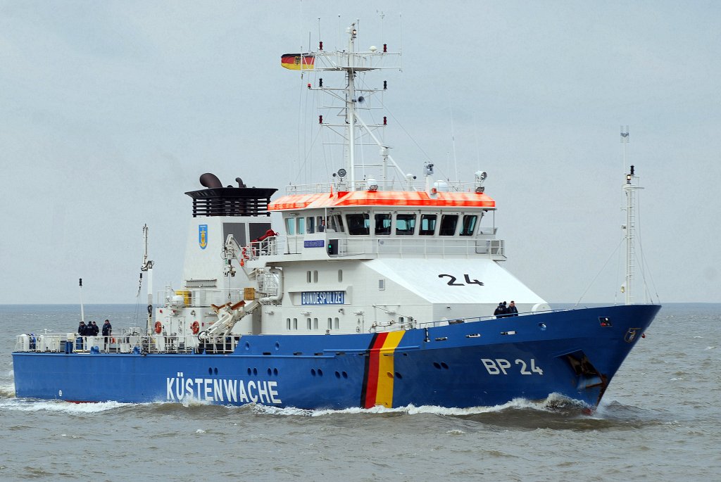 Das Küstenwachtboot Bad Bramstedt IMO-Nummer:9252620 Flagge:Deutschland Länge:60.0m Breite:10.0m Baujahr:2002 am 11.04.10 bei Cuxhaven. 