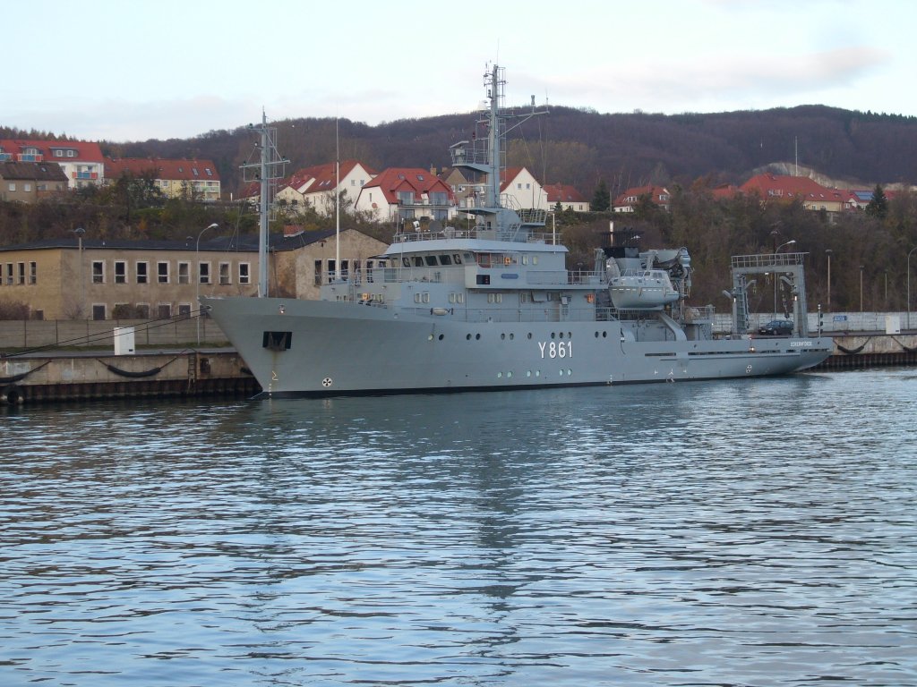 Das Marineschiff  Y 861  am 15.November 2009 im Stadthafen von Sassnitz.
