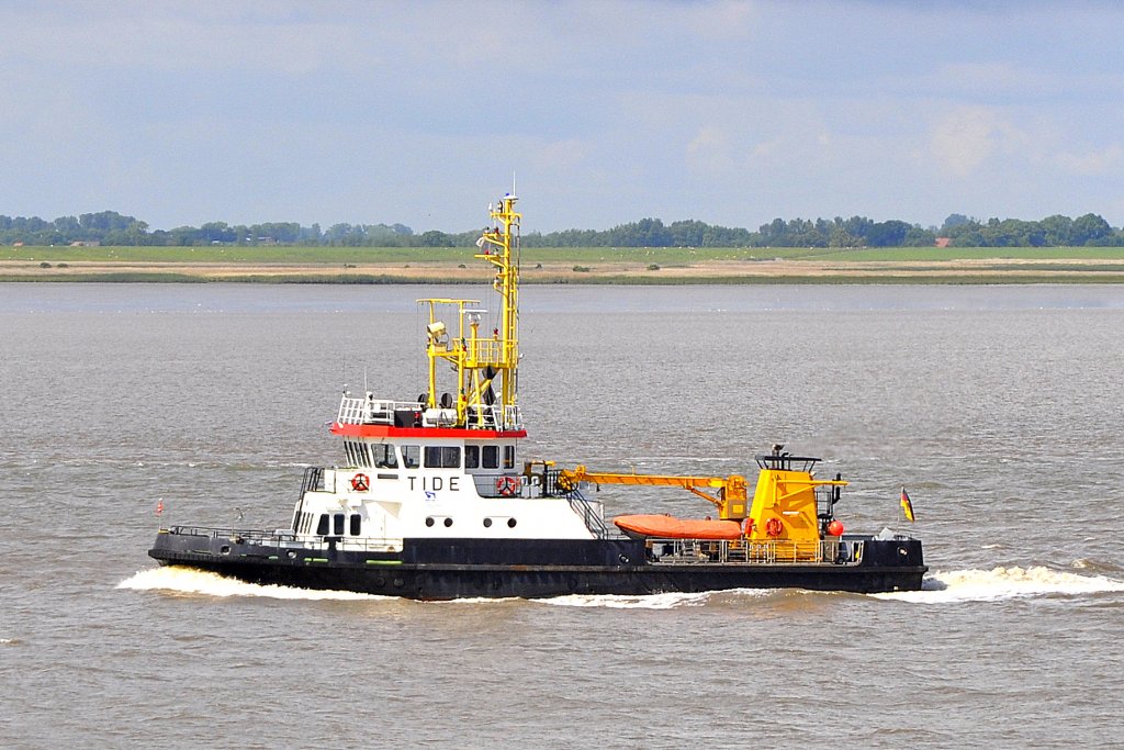 Das Meschiff  Tide  am 31.07.2011 auf der Weser vor Bremerhaven.
L: 31,60m / B: 7,5m / Tg: 2,3m / 514 kw / 11,5 kn / Heimathafen Bremerhaven 