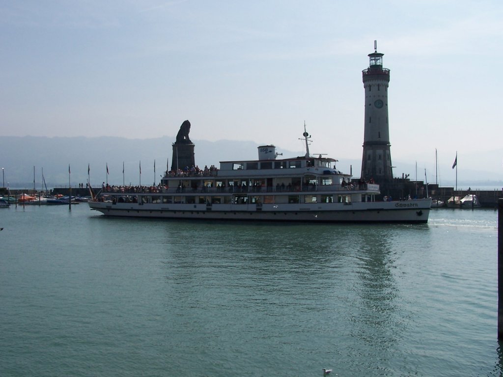 Das Motorschiff SCHWABEN im Hafen von Lindau am 9.9.2009.