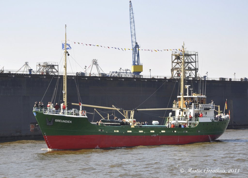 Das Museumsschiff  Greundiek  am 7.05.2011 auf dem 822. Hafengeburstag in Hamburg. L.46,55m / B:7,60m / Tg:3,30m /348 BRT / 9 kn / IMO 5148998 / 1950 als  Herrman Hans  auf der Rickmers-Werft in Bremerhaven gebaut.Heimathafen: Stade