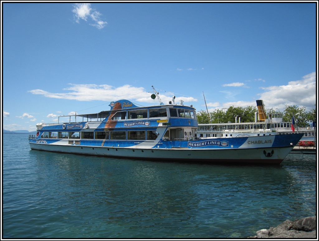 Das Passagierschaiif  Chablais  im Hafen von Lausanne am Genfer See, aufgenommen am 25.07.2009.