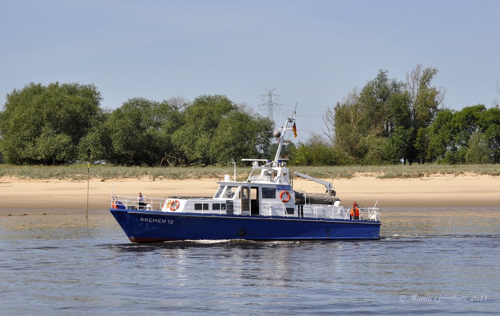 das Polizeiboot  Bremen 12  am 2.06.2011 auf der Weser bei Bremen.