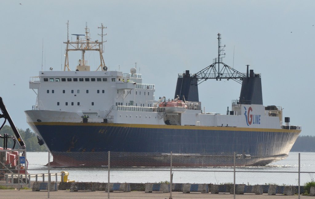 Das Ro-Ro Fhrschiff  RG I von RGLine luft gerade in den Hafen von Vaasa ein. Es verkehrt zwischen  Umea/Schweden und Vaasa/Finnland. Beobachtet am 16.06.2012. Heimathafen Vaasa IMO Nr.: 8306577.