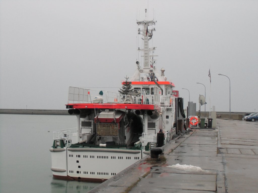 Das SAR Schiff Harro Koebke am 25.12.12 im Stadthafen Sassnitz mit schner Weihnachtsdeko.