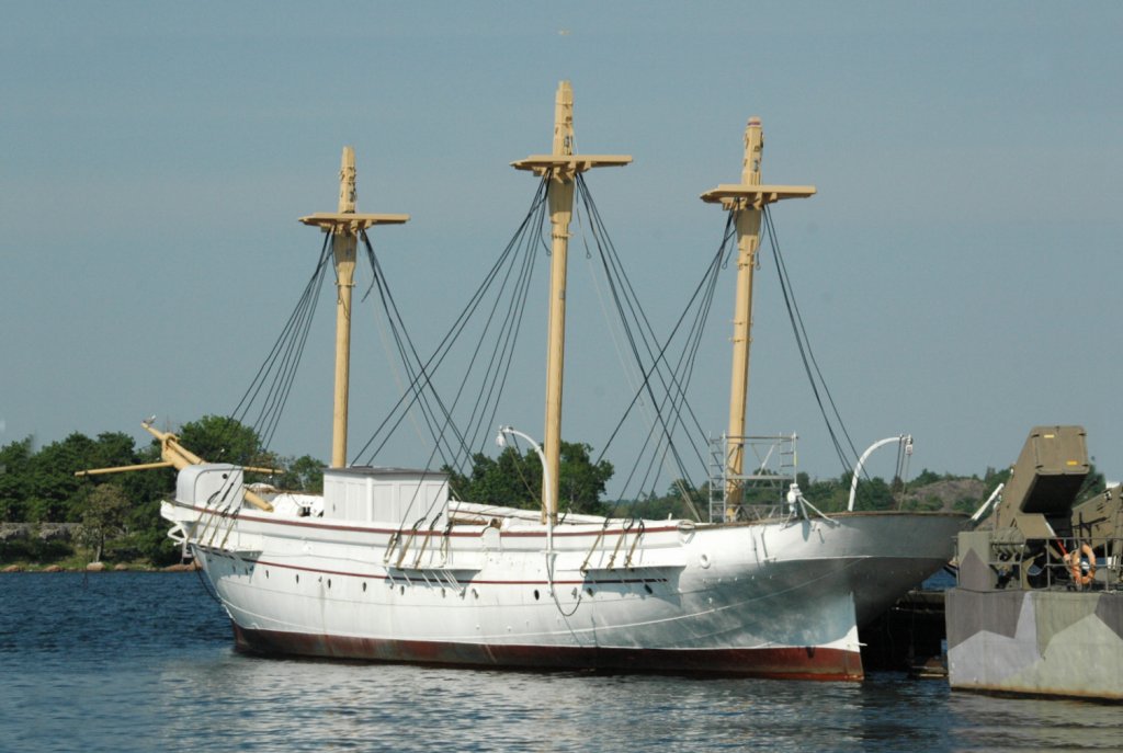 Das Schulschiff Jarramas lief im Februar 1900 vom Stapel, wurde als Ausbildungsschiff fr das Schiffsjungenkorps gebaut und war bis 1947 im Einsatz. Heute steht es im Schiffsmuseum in Karlskrona/Schweden und wurde am 06.06.2011 angesehen.